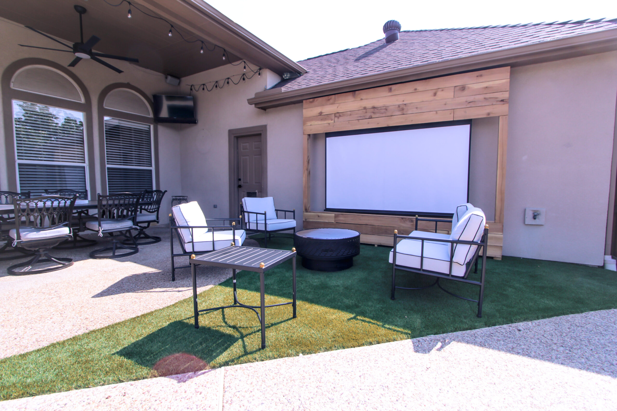 Firepit & outdoor movie lounge